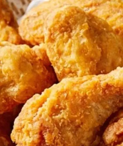 노릇노릇하게 튀겨진 치킨