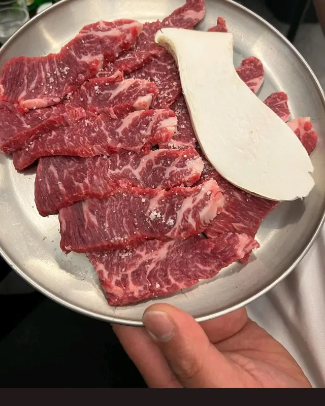 윤기가 좔좔 흐르는 살치살