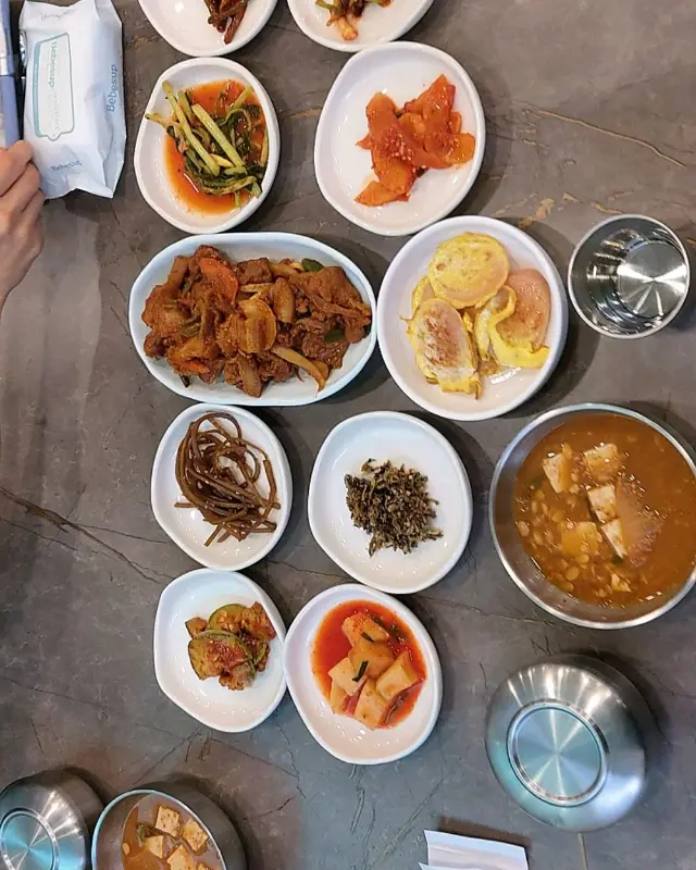 다양한 나물 반찬