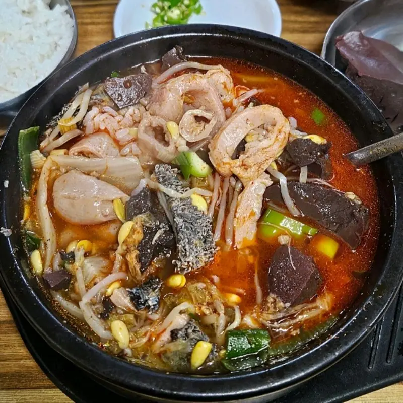 푸짐한 한우내장탕