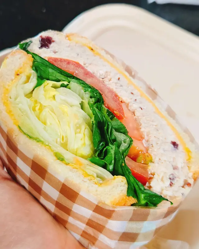 닭가슴살 크랜베리 샌드위치