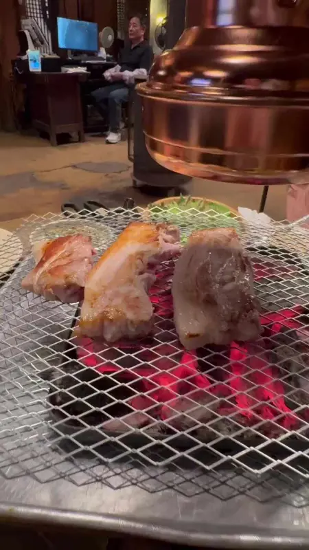 초벌되어 나오는 삼겹살