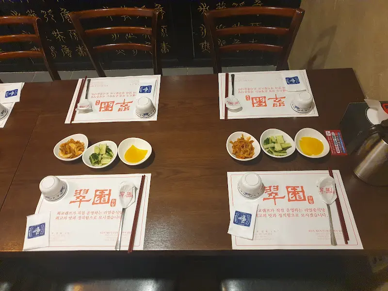 정갈하게 세팅된 테이블