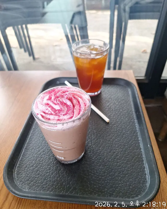 창가 좌석에서 바라본 풍경