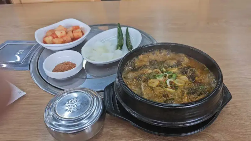 감자탕 한 상 차림