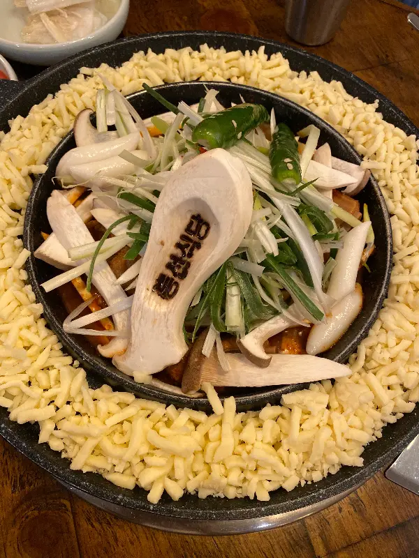 치즈 추가된 갈비찜