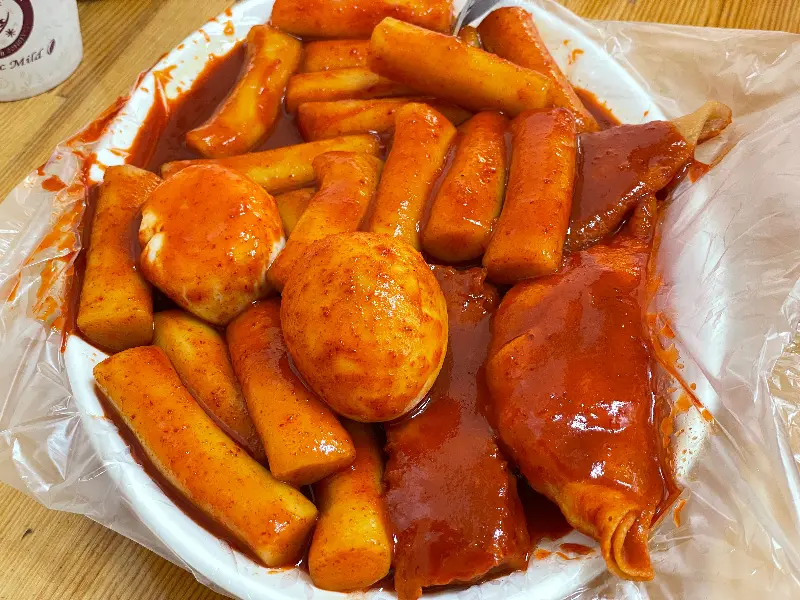 떡볶이와 야끼만두의 완벽한 조합
