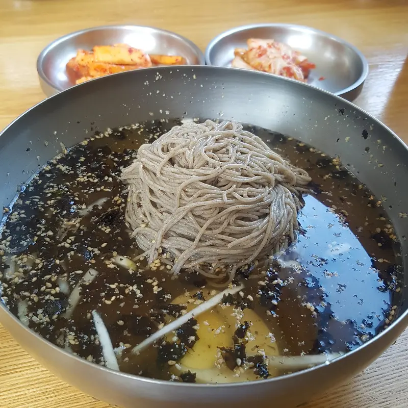 물냉면의 시원한 모습