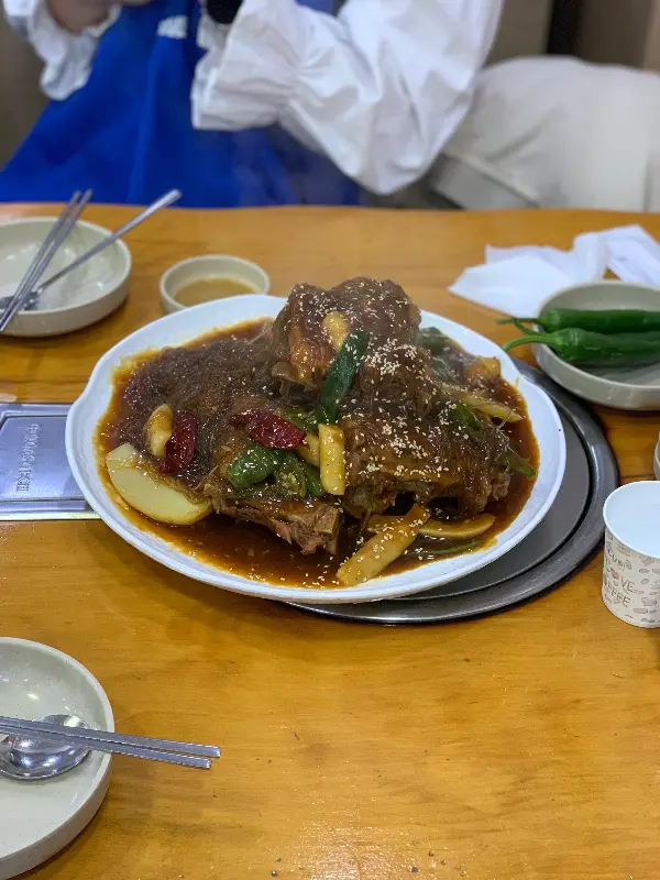 육즙 가득한 꽃목살