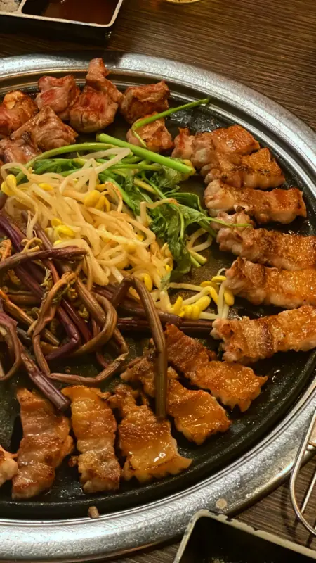 노릇하게 구워진 삼겹살