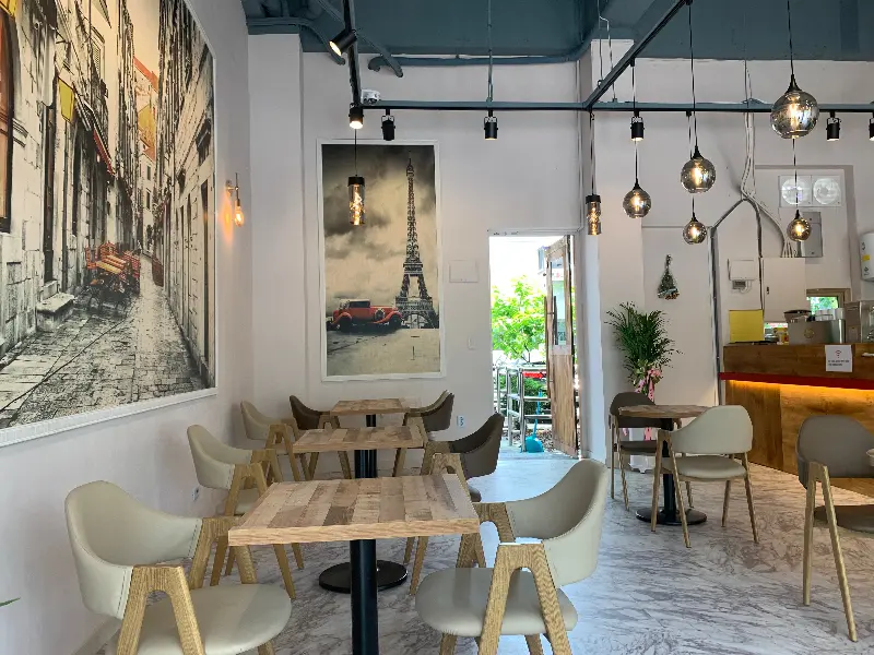 넓고 깔끔한 소뜰 매장 내부