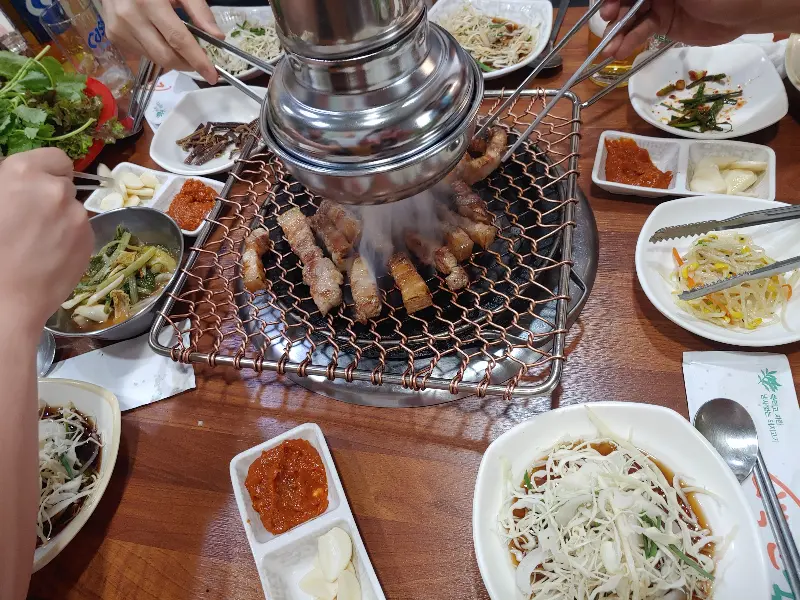 푸짐하게 차려진 한 상 차림