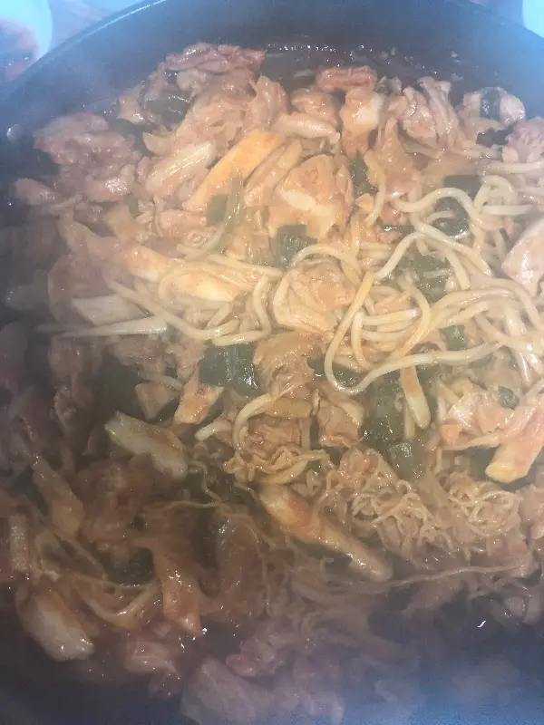 윤기 좔좔 흐르는 닭갈비