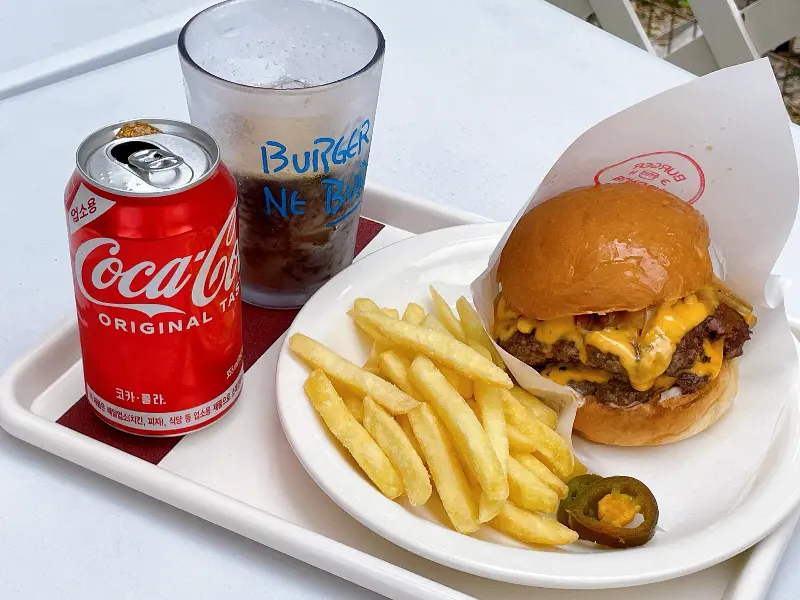 세트 메뉴로 즐기는 햄버거