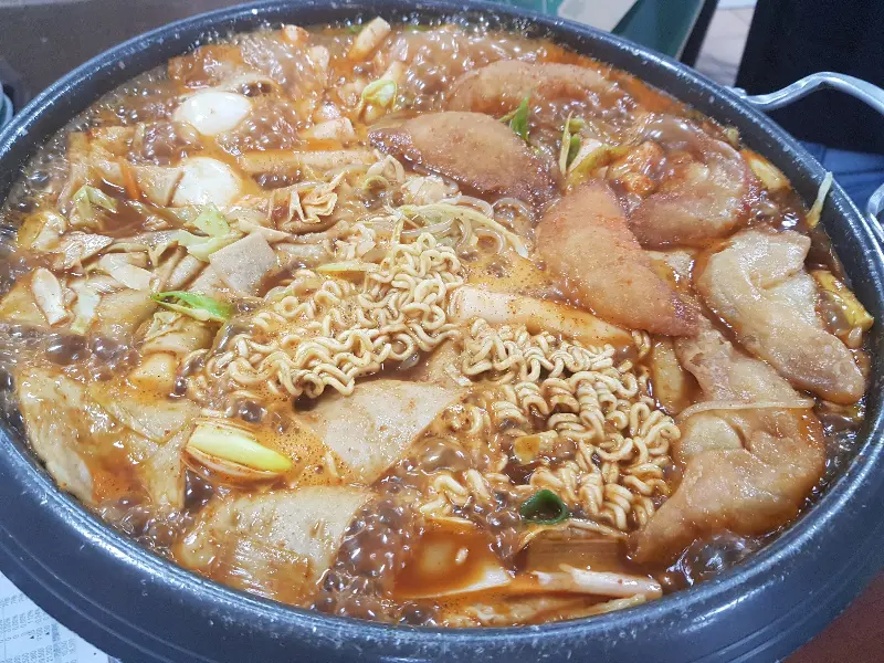 푸짐한 떡볶이 한 상