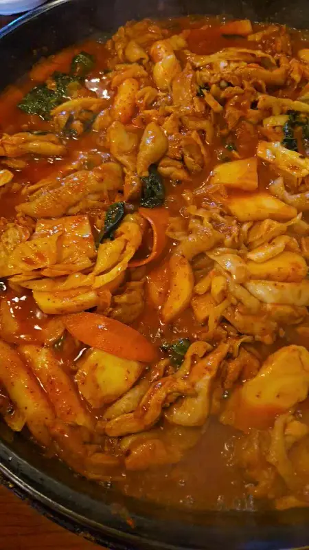 맛있게 익어가는 닭갈비