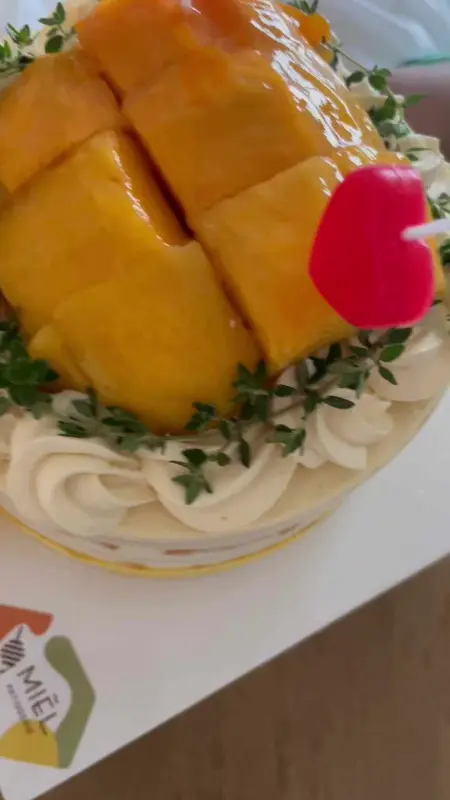 미엘 파티세리의 망고 케이크