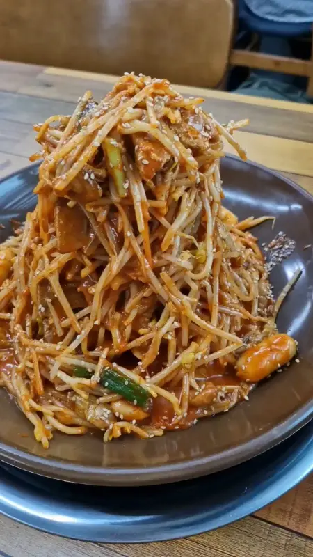 탑처럼 쌓아진 뼈찜의 모습