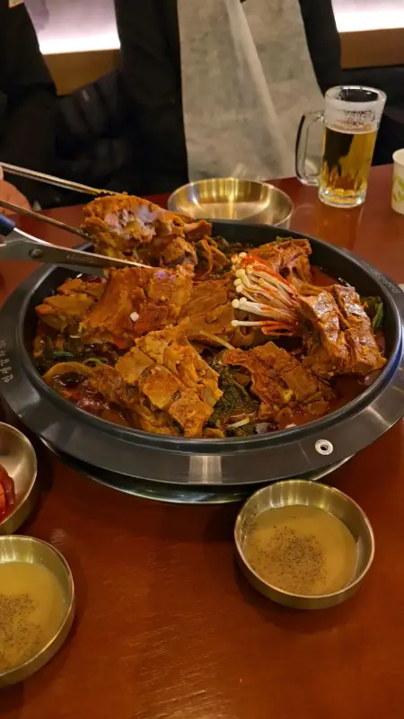 살이 부드럽게 발라지는 돼지 목뼈