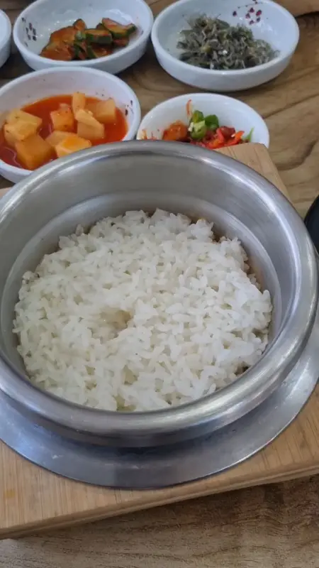 갓 지은 솥밥