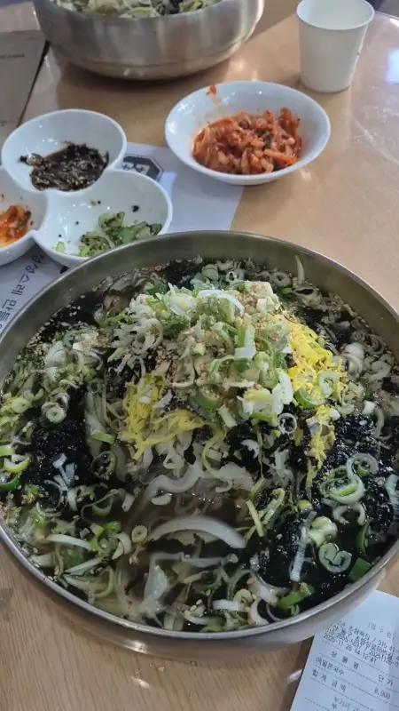 푸짐한 양의 메밀국수