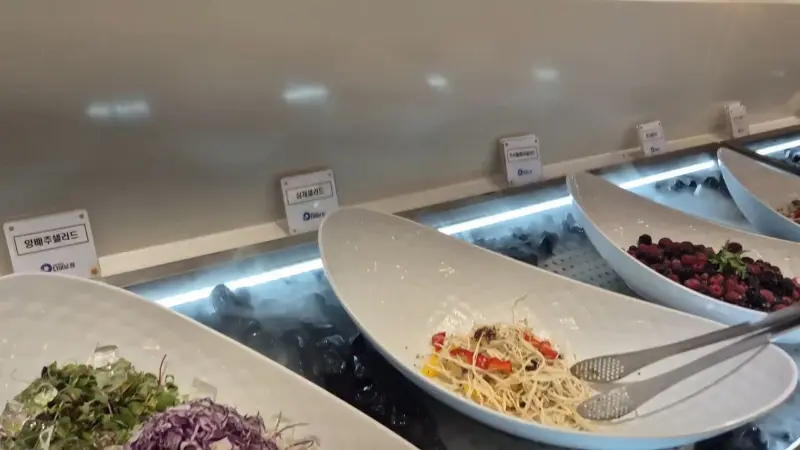 신선한 샐러드 코너