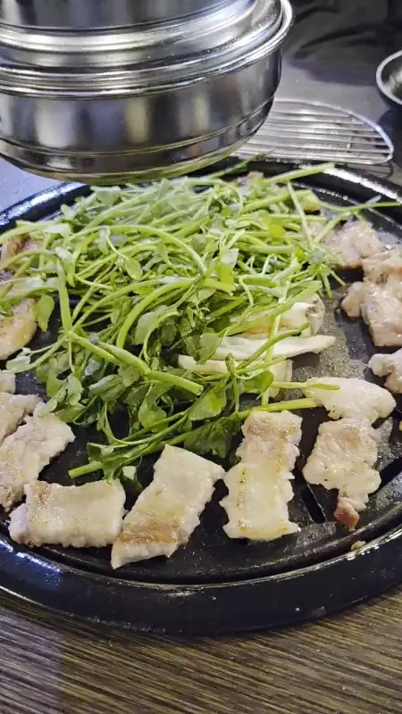 미나리와 삼겹살의 환상적인 조합