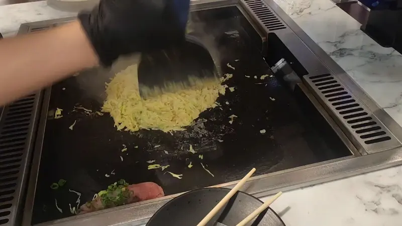 직원분이 직접 만들어주는 몬자야끼