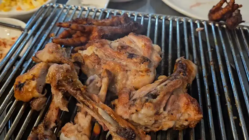 연탄불 위 닭다리구이