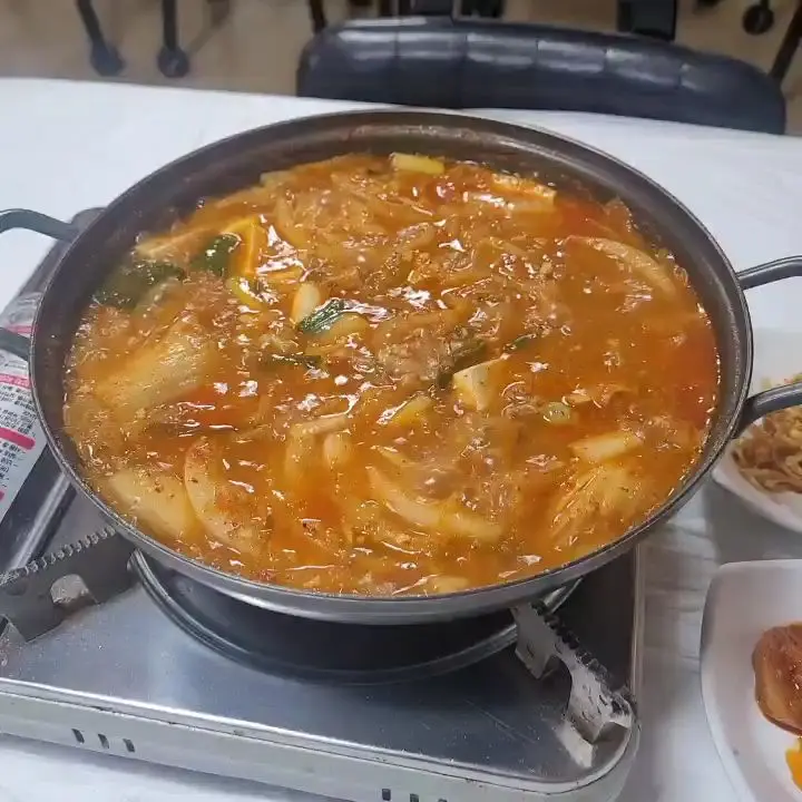 두부전골 끓는 모습