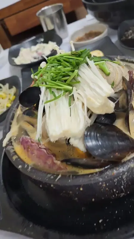 곤리식당 해물뚝배기