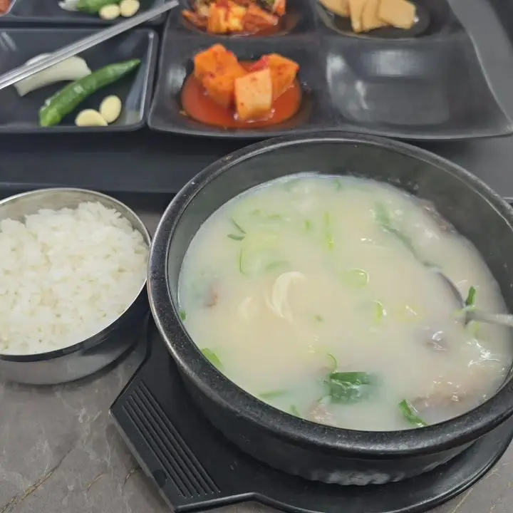 소머리곰탕 한 상 차림