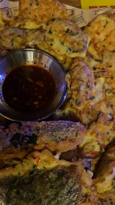 모듬전과 간장 소스