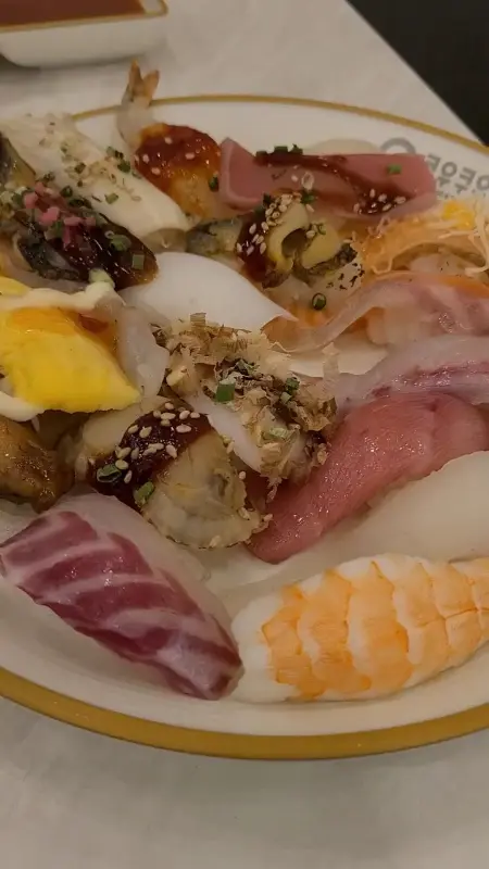 다양한 종류의 초밥들