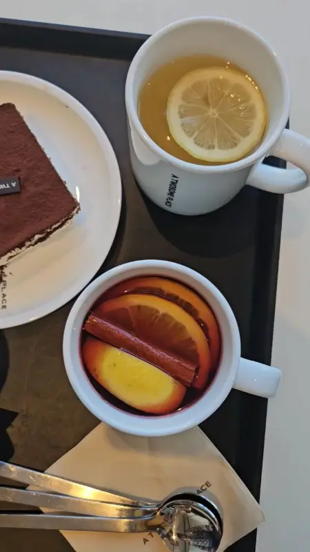 뱅쇼와 레몬티, 티라미수