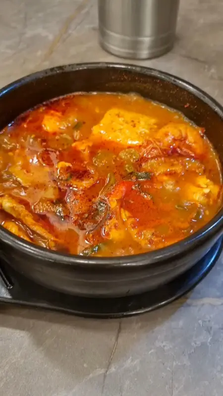 얼큰한 순두부찌개