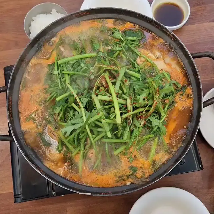 미나리 향이 가득한 생대구탕