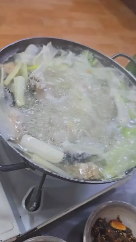 보글보글 끓는 곰치국