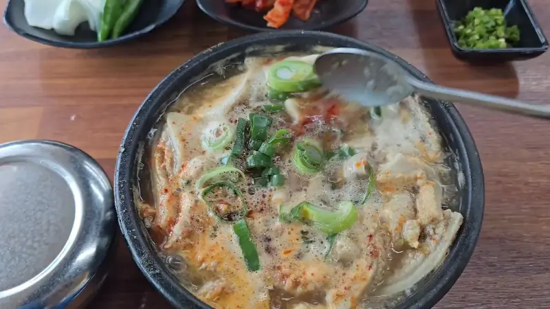 보글보글 끓는 내장탕