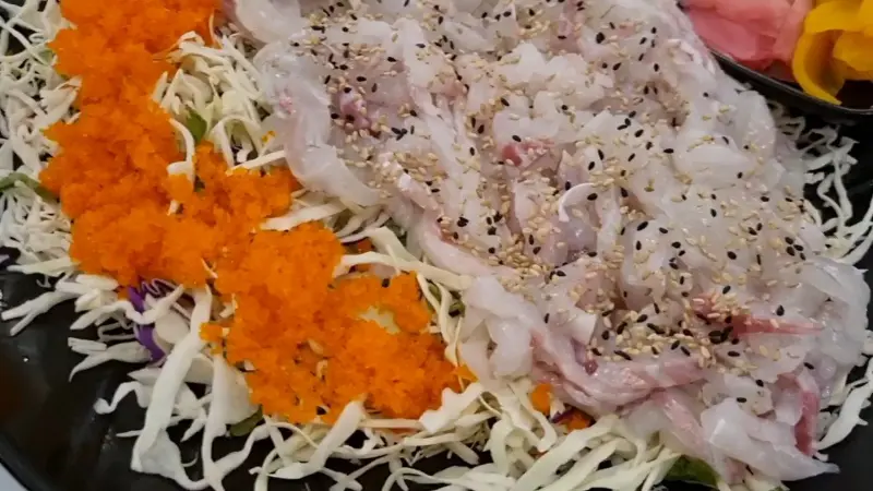 푸짐하게 담긴 막회, 신선함이 눈으로도 느껴진다