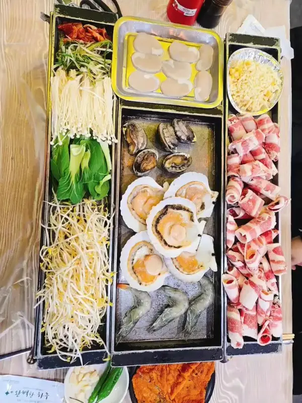 해물창고의 푸짐한 메뉴 구성