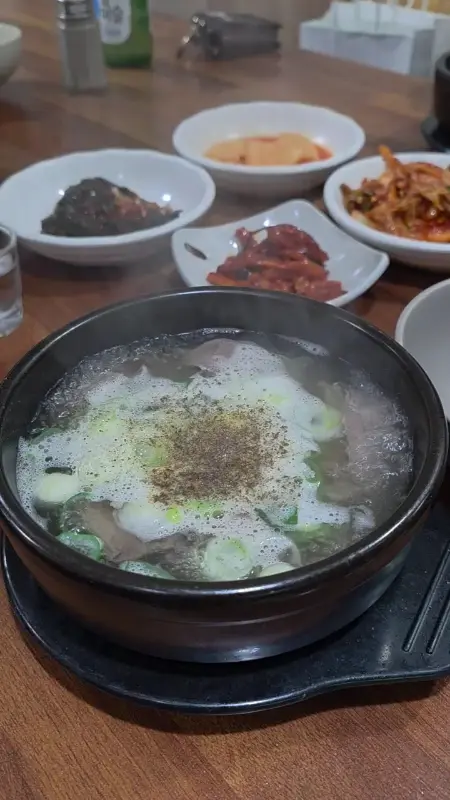 뽀얀 국물이 인상적인 나주곰탕