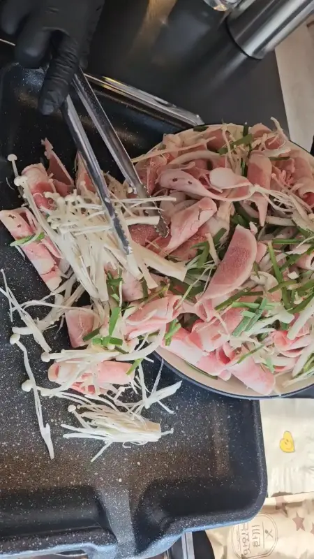 오리 불고기 준비 장면