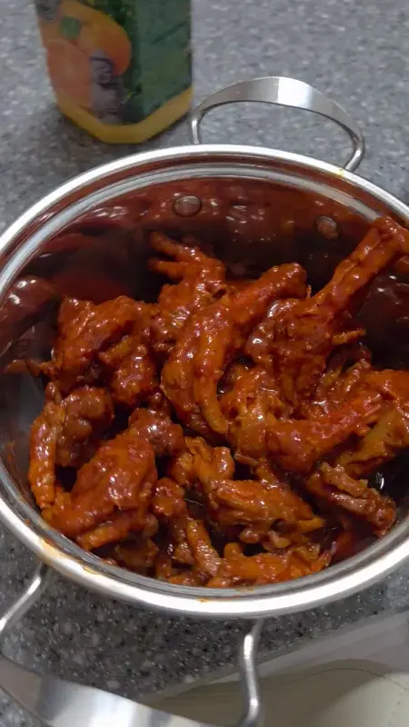 닭발의 매콤한 자태