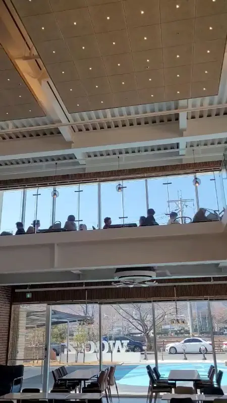 카페 내부 좌석