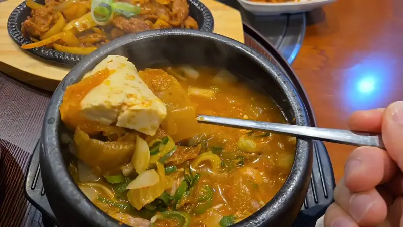 따뜻하고 깊은 맛의 된장찌개