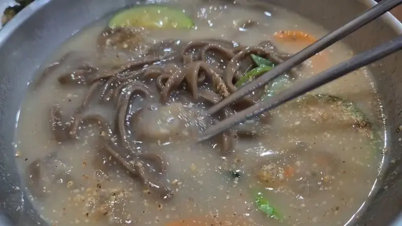 메밀칼국수 국물