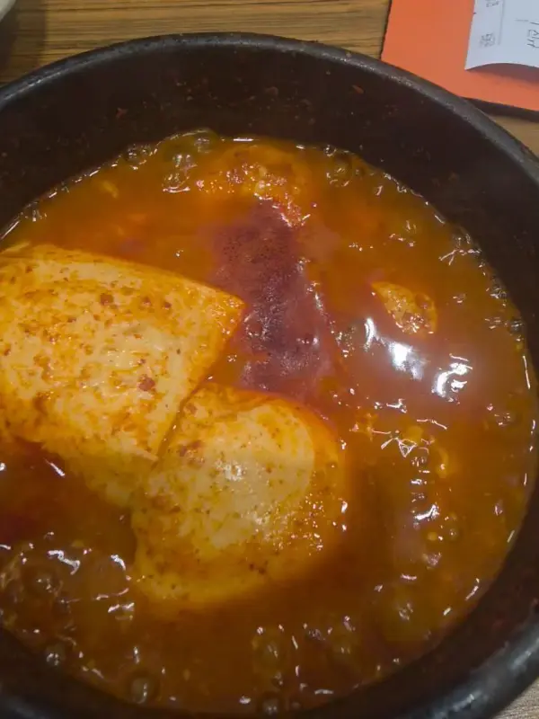 보글보글 끓는 순두부찌개