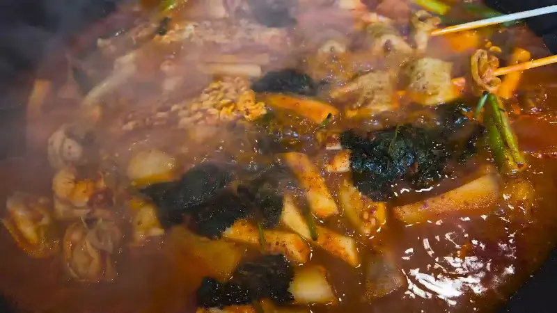 어묵꼬치를 넣은 닭볶음탕