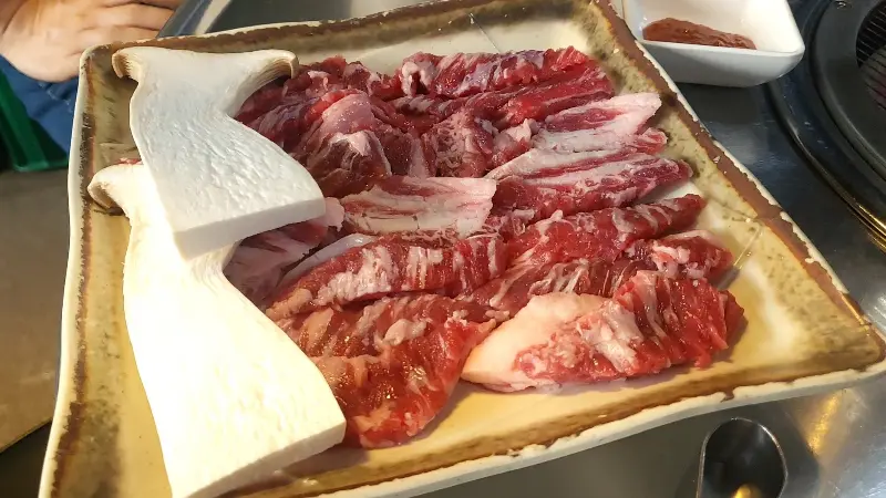 소갈비살과 버섯